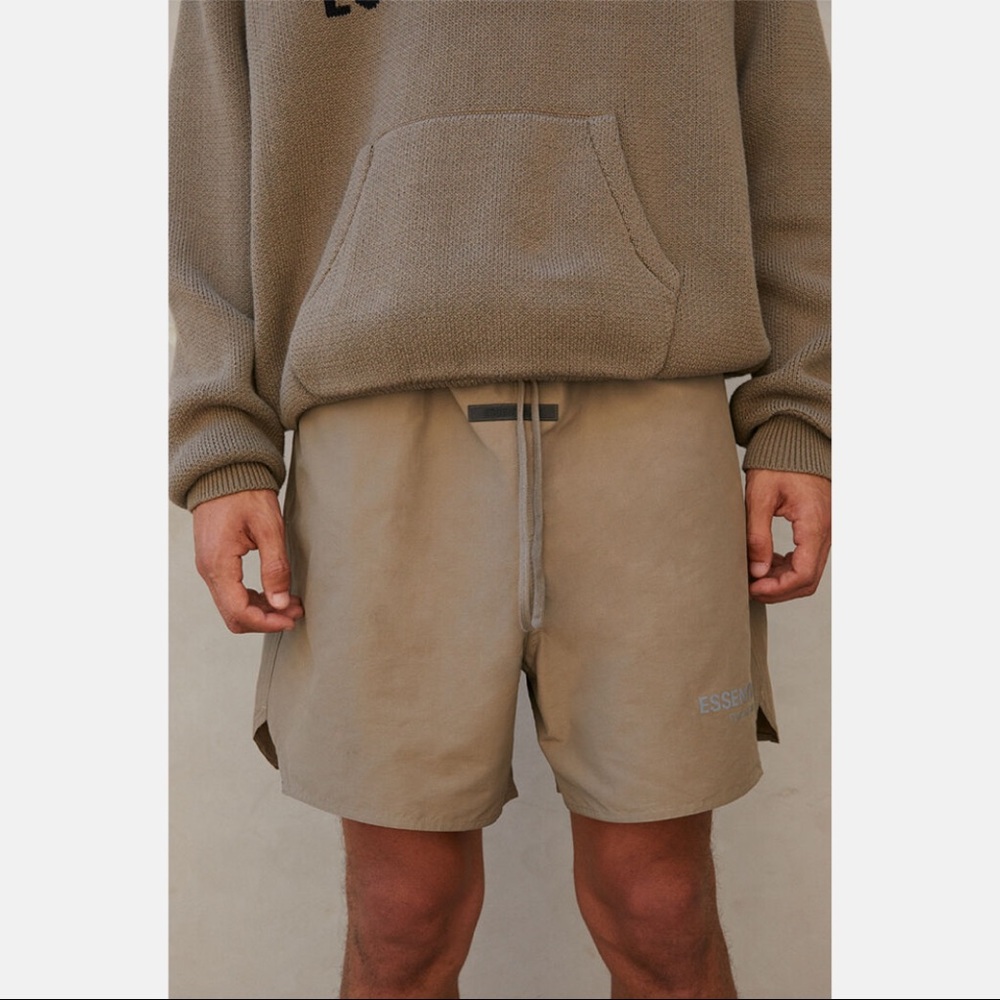 FEAR OF GOD ESSENTIALS VOLLEY SHORT - HARVEST / SIZE XS
